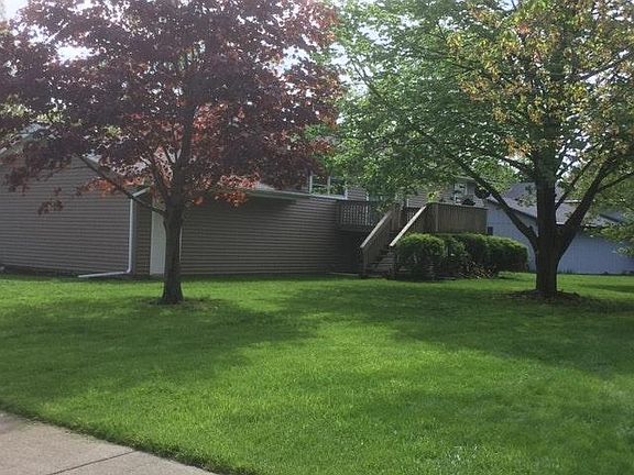 Raised deck off of kitchen