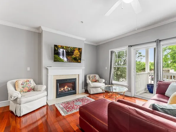 414 Mount Hope St APT 109, North Attleboro, MA 02760