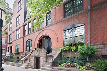 146 East End Avenue in Yorkville
