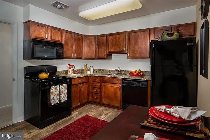 1 bed, 892 sqft, $1,720 — Photo 4