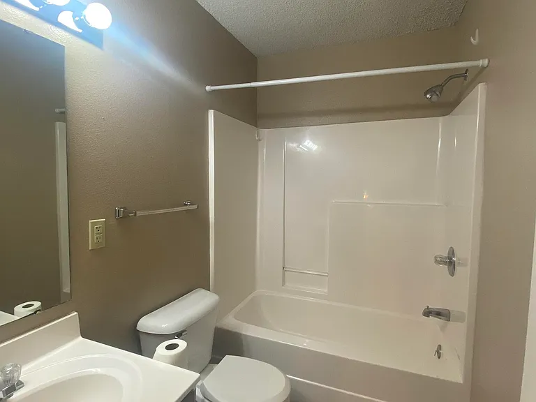 101 Hickory Valley Dr — Photo 3