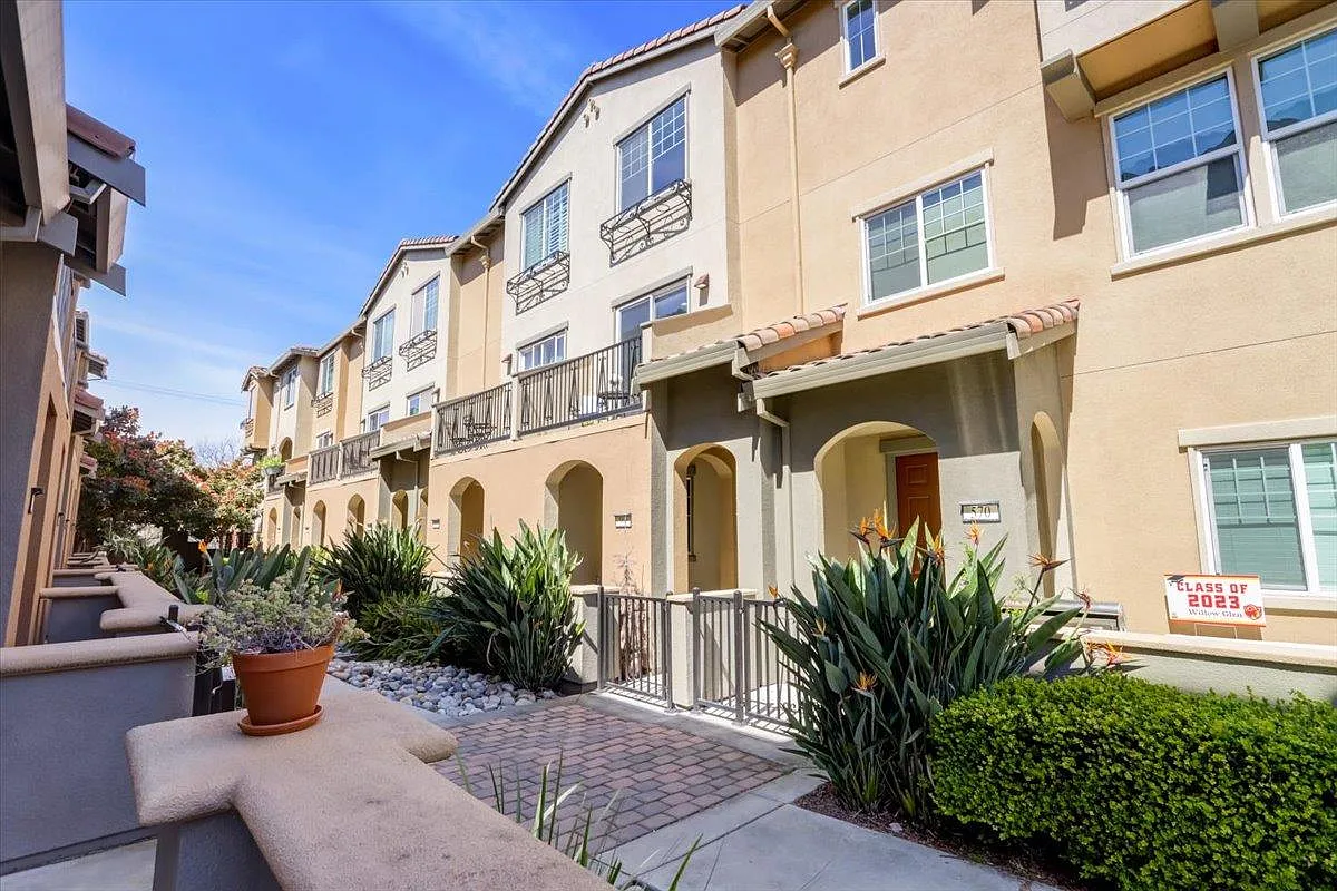 566 Almaden Walk Loop photo 1