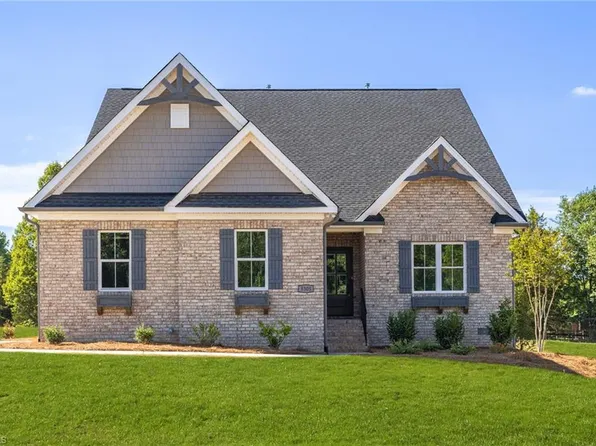 8305 Pyramid Dr, Summerfield, NC 27358