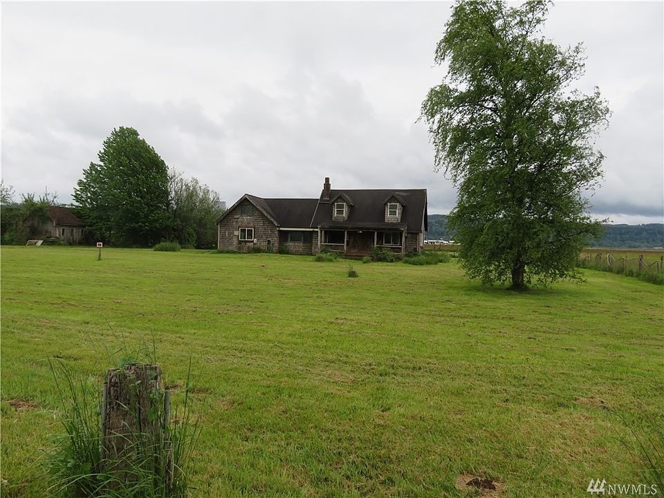 2nd image of 28 Hiram Hall Rd