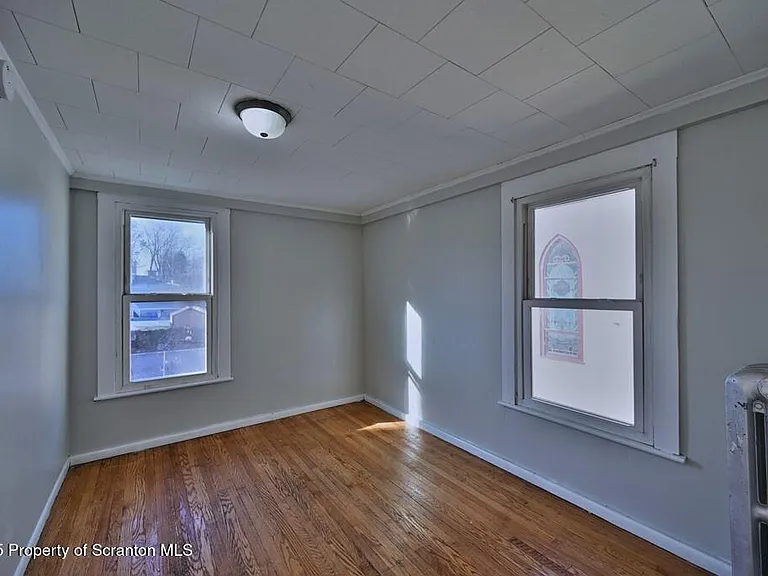 416 E Market St — Photo 33