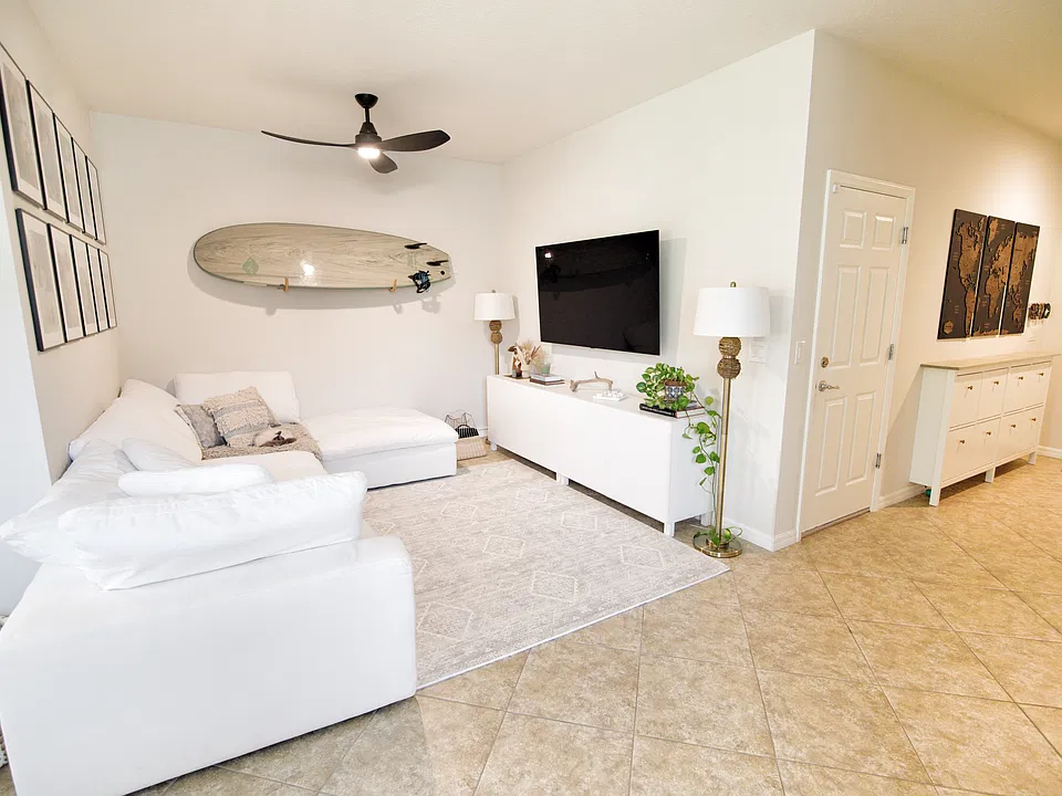 1057 Normandie Way