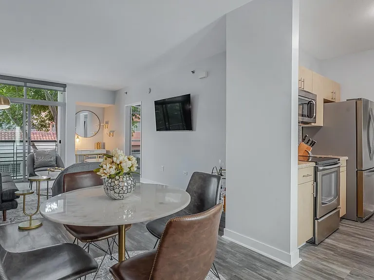 425 W Beech St #325 — Photo 7