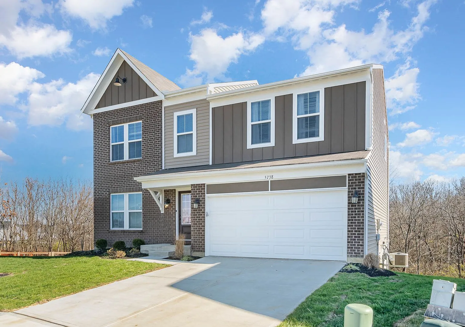 Brand new and fully furnished corporate executive home — Photo 1