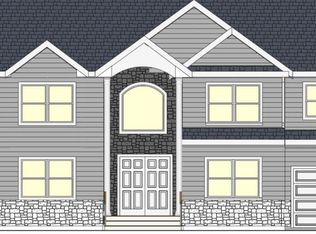 37 Woodwaye Rd, Plainview, NY 11803