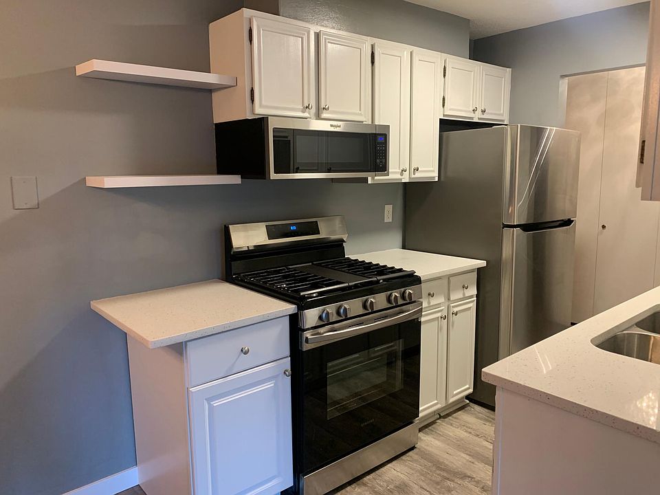 Gas stove with quartz countertops