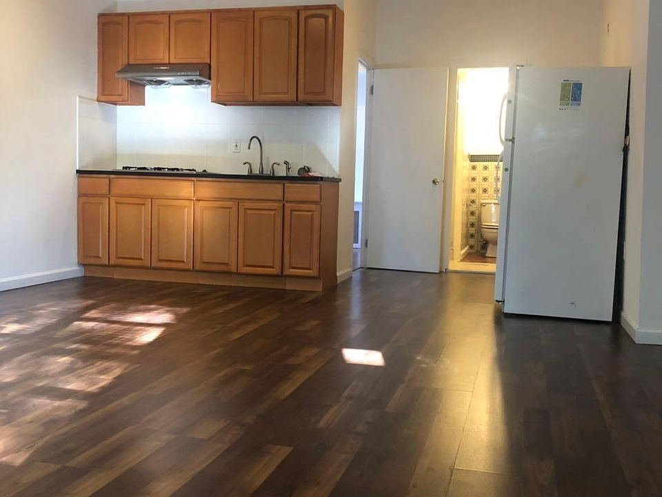 1st image of 917 College Point Blvd Floor 1