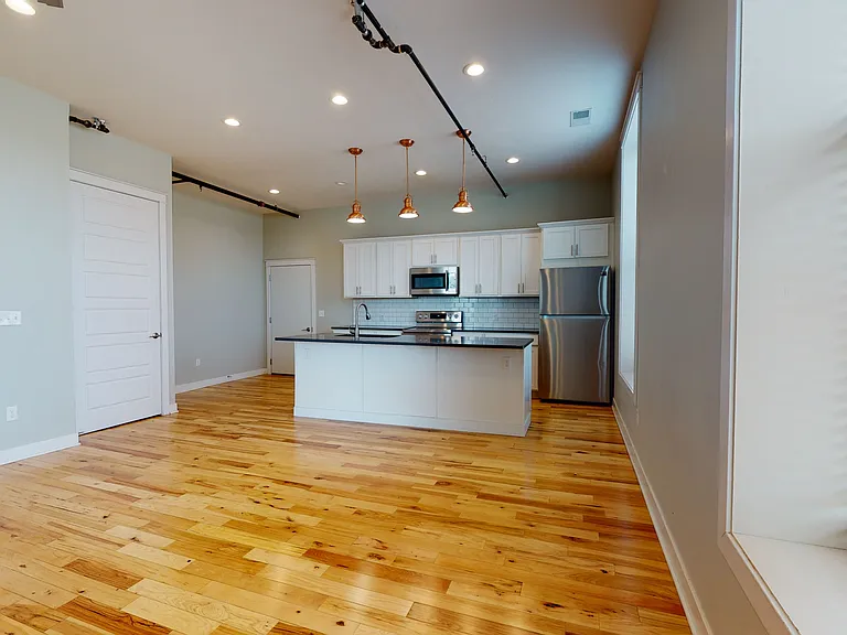 320 N Pine St #202 — Photo 5