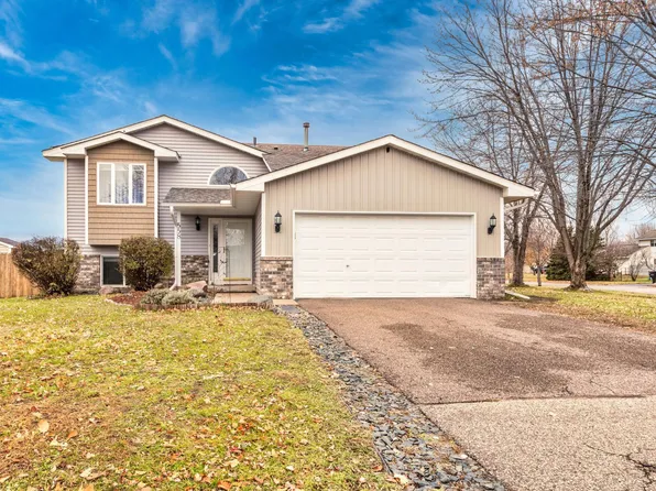 558 McKinley St, Anoka, MN 55303