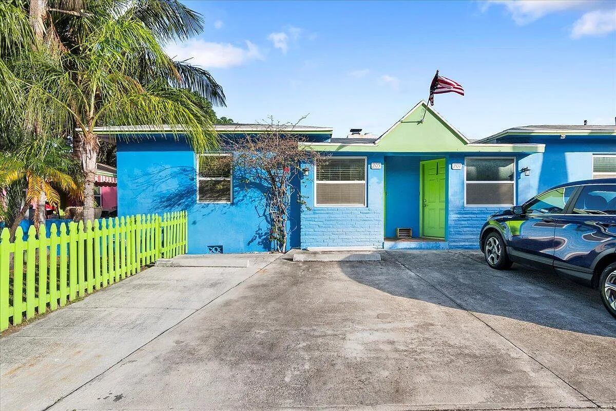 1 bed, 1.0 bath, 705 sqft, $2,050 — Photo 1