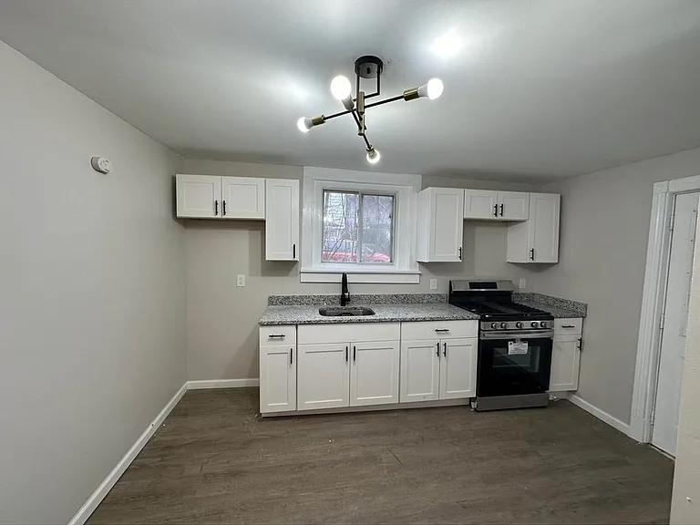 220 Crane St #1 — Photo 6