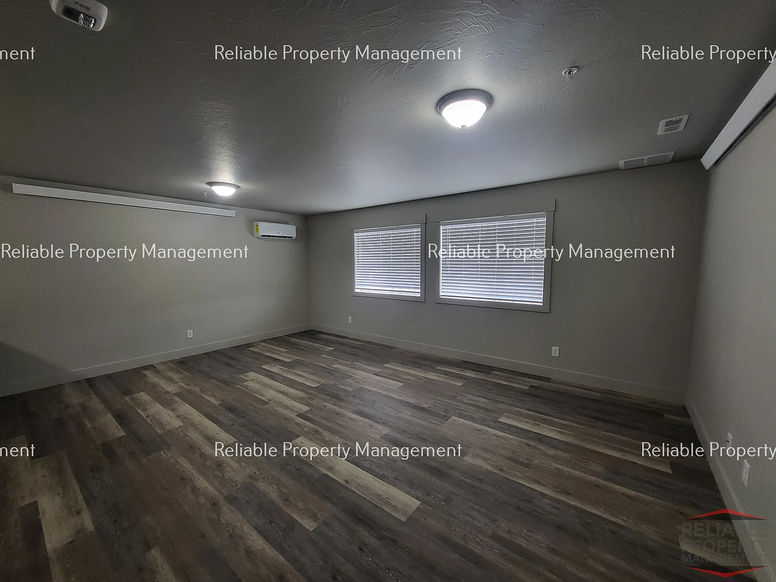 3 bed, 100 sqft, $1,420 — Photo 2