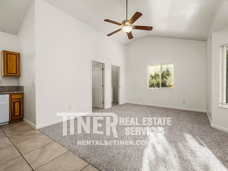9304 Orangevale Ave — Photo 14