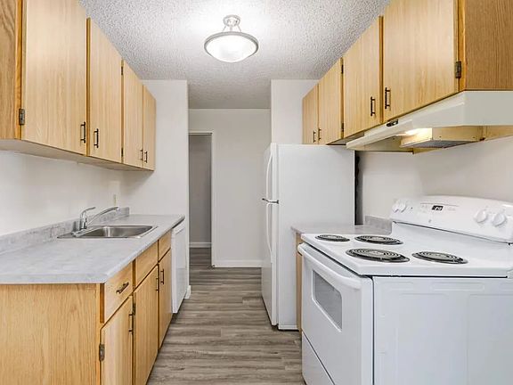 3rd image of 5 Russell Dr #502285