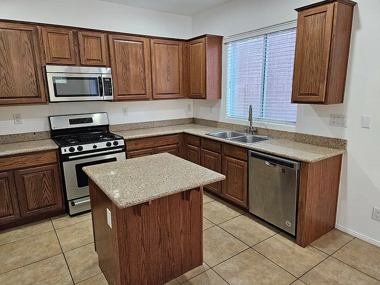 7349 Trailside Park Ct — Photo 21