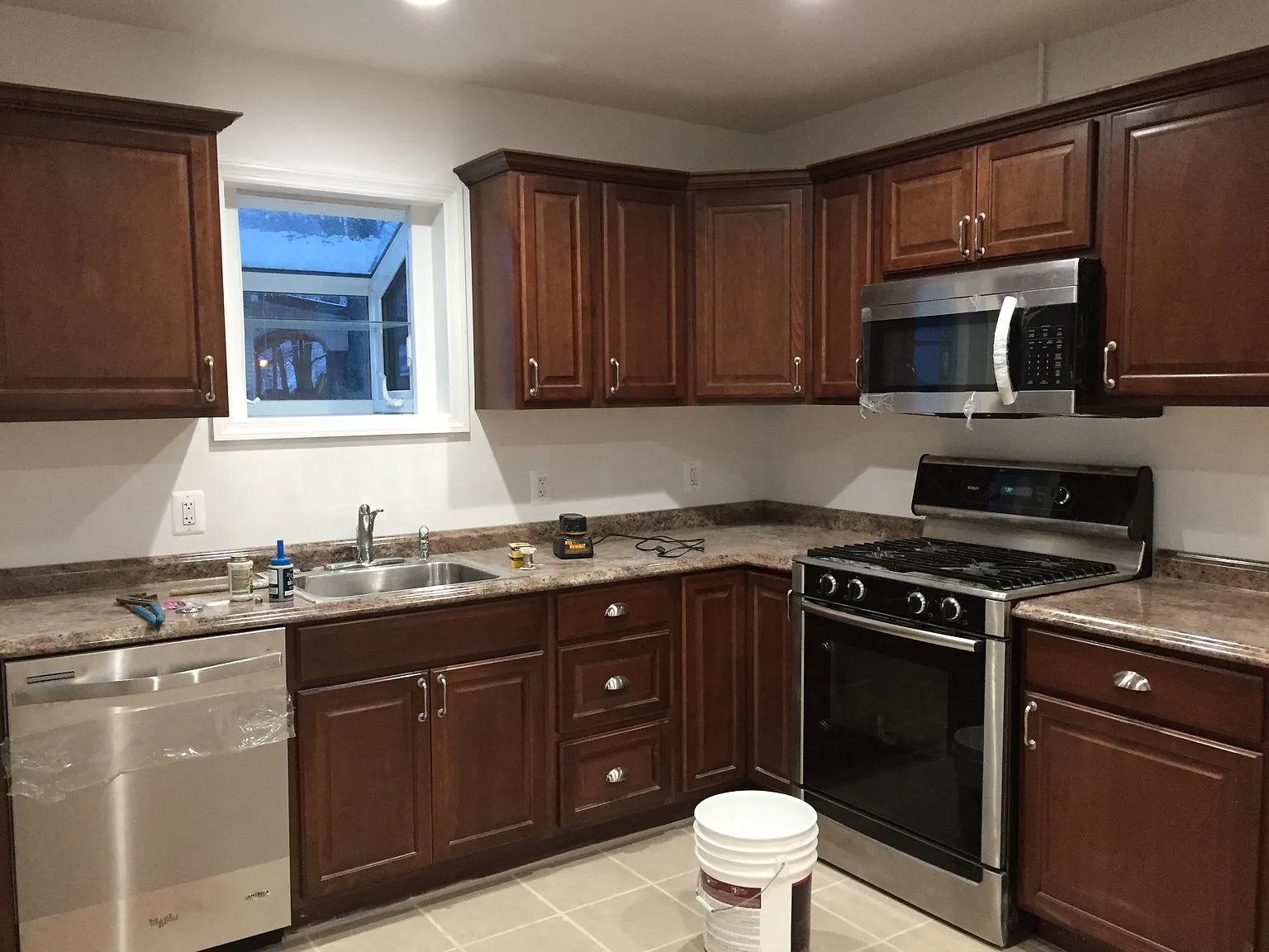 3 bed, 1.5 bath, 1024 sqft, $3,200 — Photo 3
