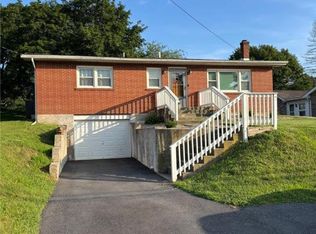 5874 Old Carriage Rd, Bath, PA 18014