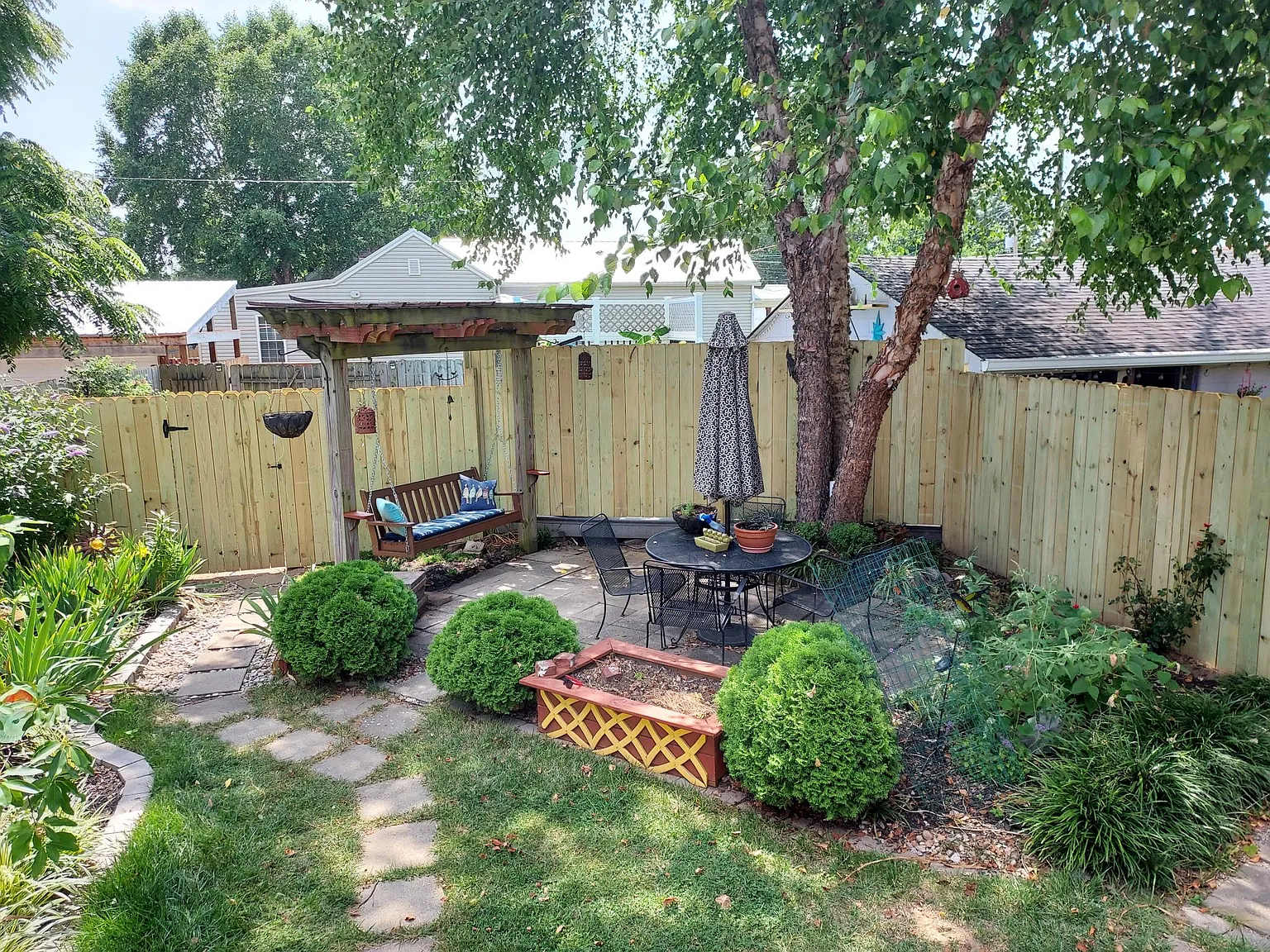 1208 Lydia St — Photo 4