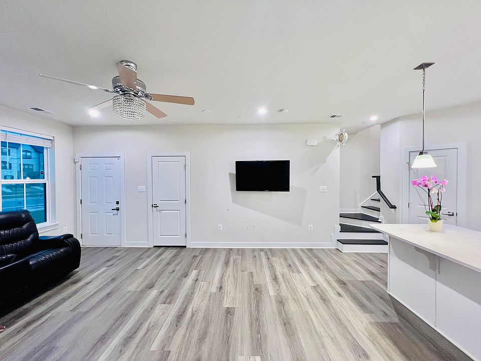 1st image of 14081 Sunrise Valley Dr