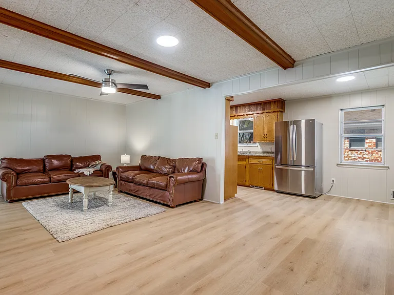 401 Daisy Dr — Photo 10