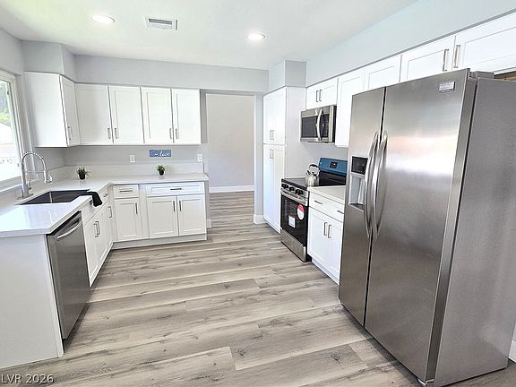 3rd image of 4000 Camas Ct