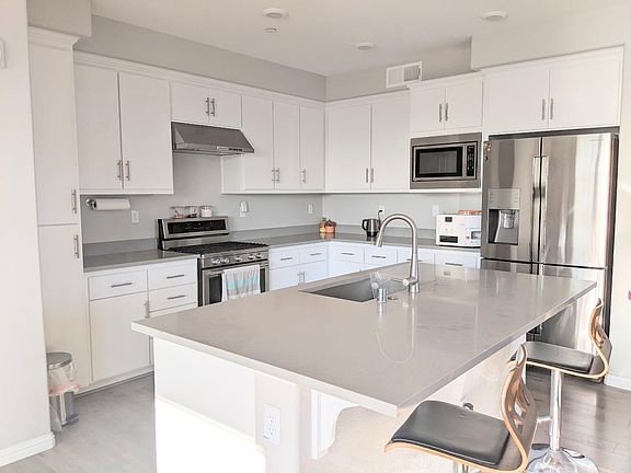 4th image of 605 Blackbury Ln