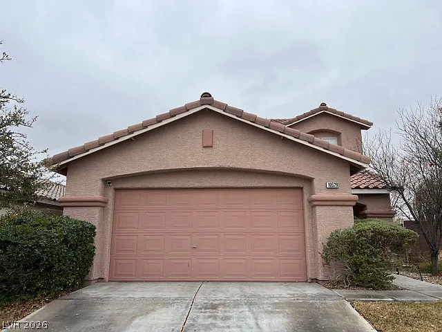 3 bed, 2.5 bath, 1735 sqft, $1,950 — Photo 1
