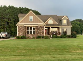 200 Summerfield Dr, Pikeville, NC 27863