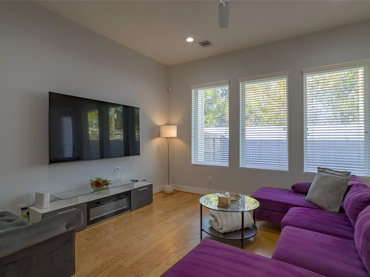 3 bed, 2.5 bath, 1925 sqft, $2,350 — Photo 4