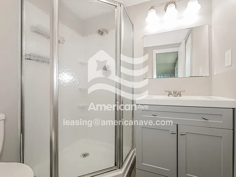 1001135_012_bathroom_12.jpg