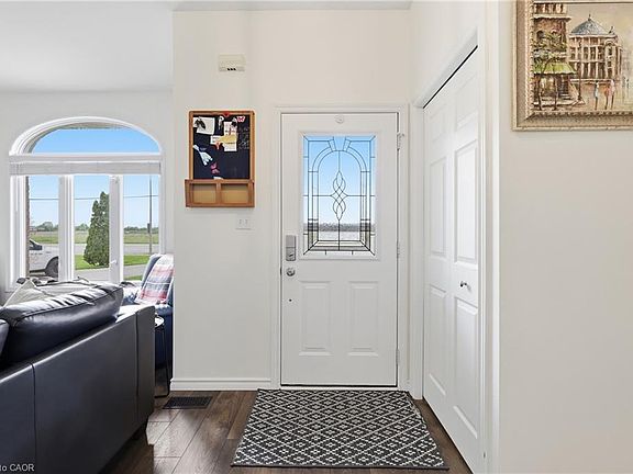 3rd image of 172B King St E