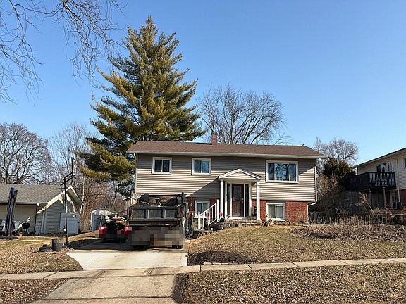 3rd image of 21W154 Everest Rd