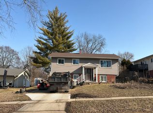21W154 Everest Rd, Lombard, IL 60148
