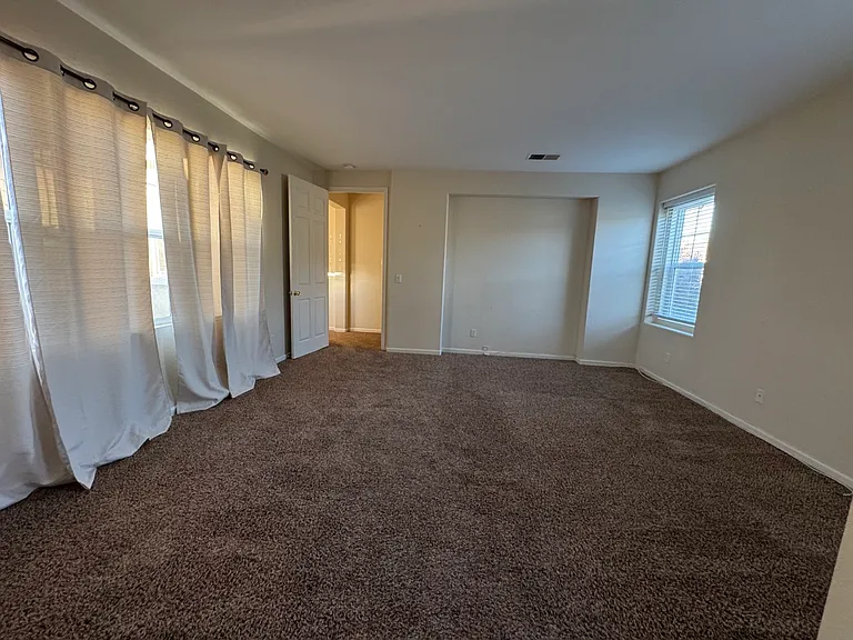2912 Safford Ave — Photo 17
