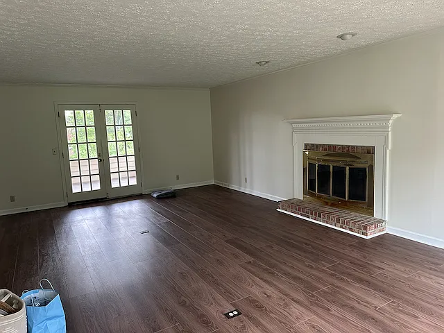 4 bed, 2.5 bath, 2800 sqft, $3,200 — Photo 2