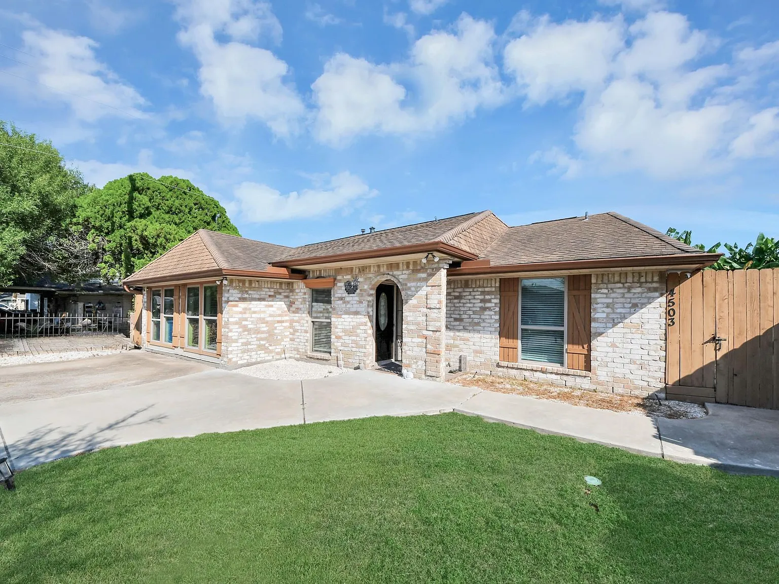 3 bed, 2.0 bath, 1988 sqft, $1,750 — Photo 4