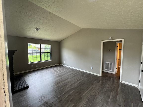 2nd image of 3552 Chesapeake Dr #1