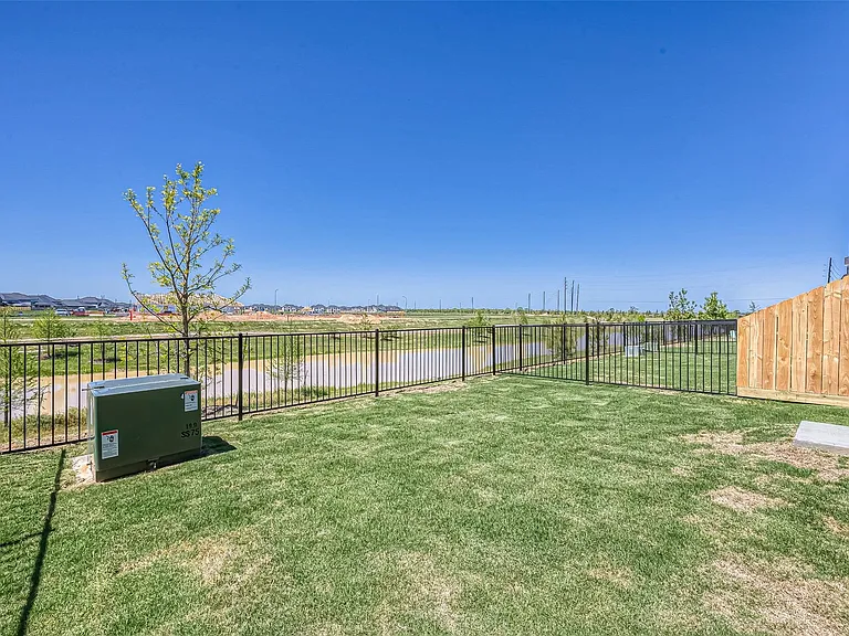5554 Amber Brook Ln — Photo 35