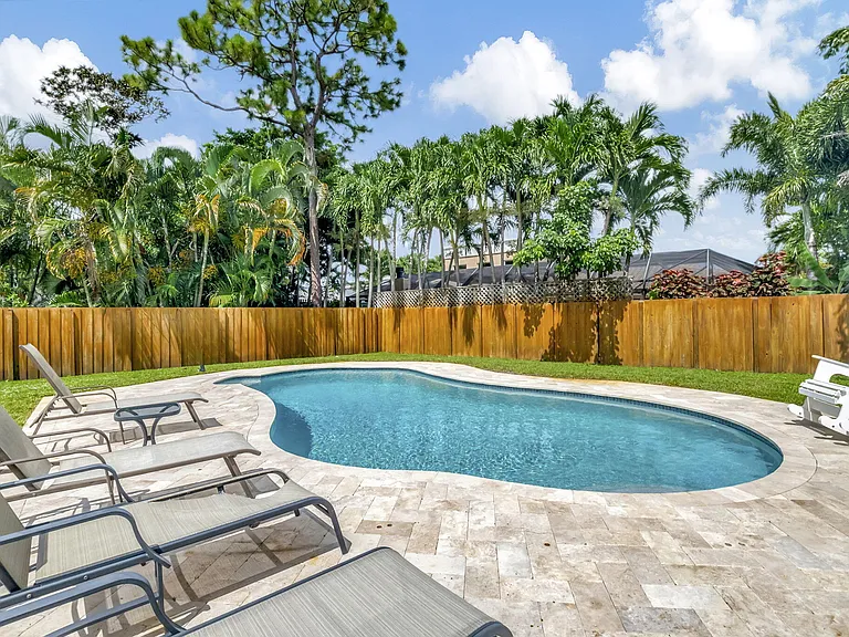 804 Foxpointe Cir — Photo 36