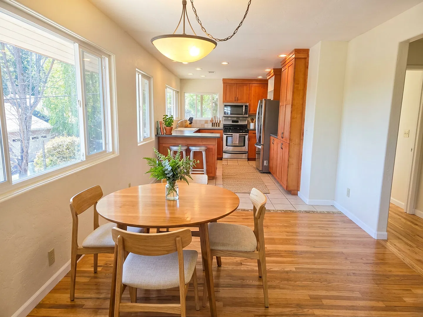 Available Now! 3 bedroom, 2.5 Bath Home with Large Deck & View — Photo 4