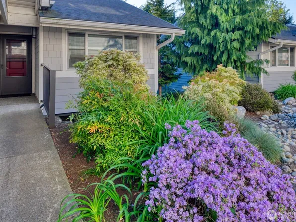 15208 NE 8th Street #C4, Bellevue, WA 98007