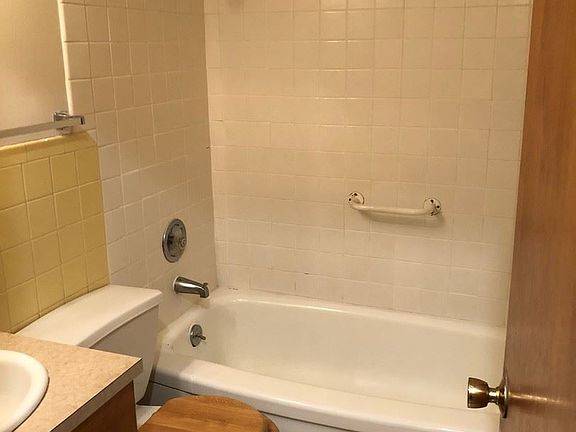 5th image of 12053 35th Ave NE APT 5