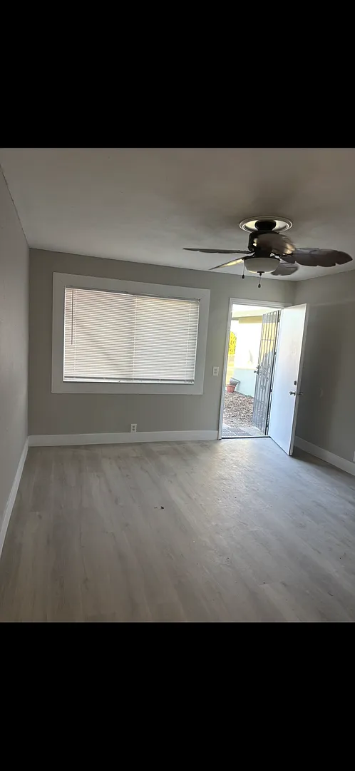 3 Bedroom 1 Bathroom Home! — Photo 3