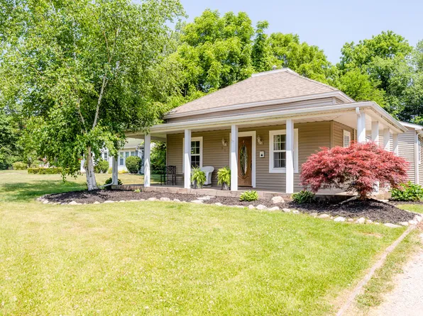 308 W 4th St, Buchanan, MI 49107