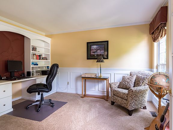 5th image of 125 Silver Fox Ct