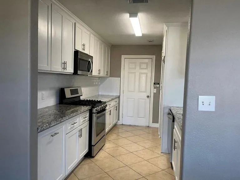 10510 Linsley Ln — Photo 4
